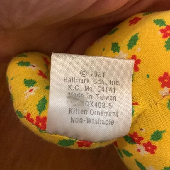 2 vintage Hallmark yellow calico cloth cats Christmas tree ornaments - Picture 6 of 7